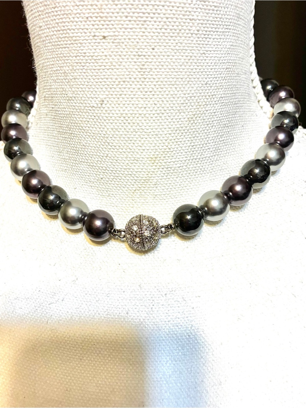 Magnetic Grey and Black Pearl Choker Necklace